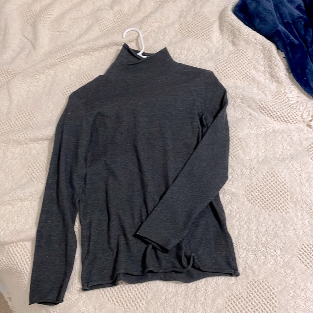 Long sleeve charcoal light soft sweater
